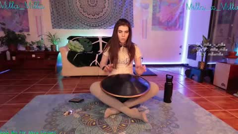 milla_milla online show from February 10, 2025, 3:46 am