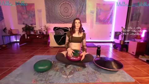 milla_milla online show from February 14, 2025, 9:24 am