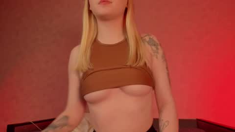 Snapshot of milla_remmy chatting on September 15, 2025, 8:20 pm Milla online show from September 15, 2025, 8:20 pm