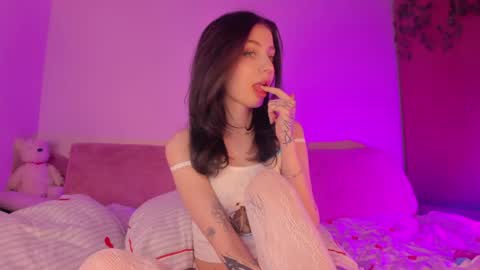 Snapshot of milla_remmy chatting on April 22, 2026, 12:02 am Milla online show from April 22, 2026, 12:02 am