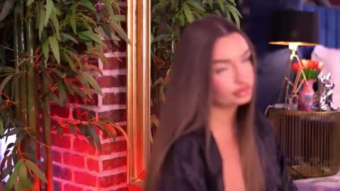 Milla online show from December 14, 2025, 7:14 am