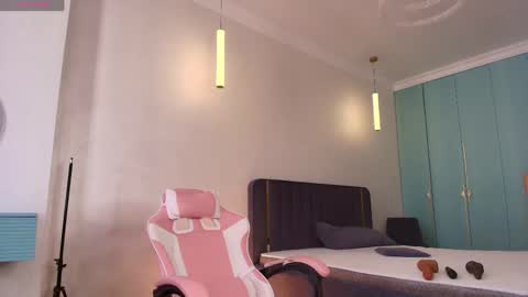millaa_bella online show from April 28, 2026, 10:09 am