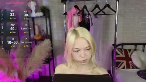 Hello  Im Mila online show from October 22, 2025, 8:47 am