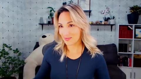 MillaXQueen online show from November 16, 2025, 5:57 am