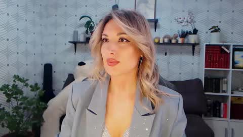 MillaXQueen online show from April 7, 2026, 11:21 am