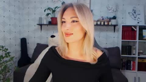 Snapshot of millaxqueen chatting on May 23, 2026, 7:24 am MillaXQueen online show from May 23, 2026, 7:24 am