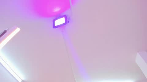 miller_vanessa_ online show from March 5, 2025, 11:27 pm