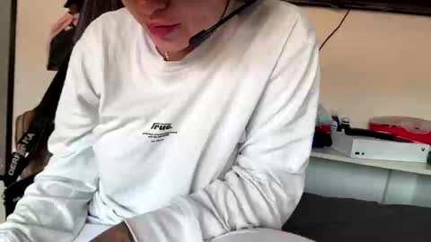 Im girl my name is Johana  online show from October 31, 2025, 1:45 pm