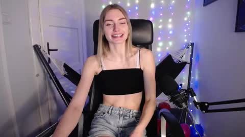 Snapshot of millie_lacroix chatting on January 20, 2025, 3:28 pm millie_lacroix online show from January 20, 2025, 3:28 pm