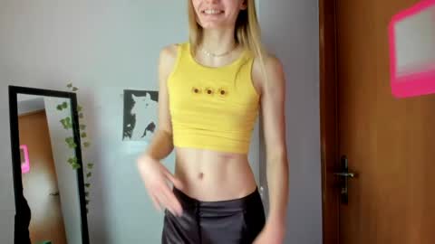 Snapshot of millie_lacroix chatting on April 2, 2026, 1:42 pm millie_lacroix online show from April 2, 2026, 1:42 pm