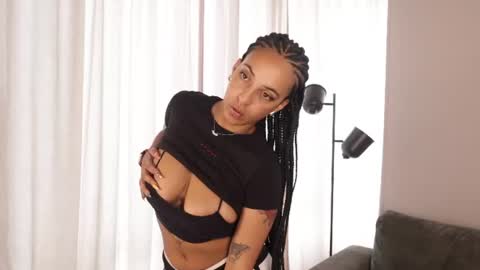 millie_volturi online show from July 9, 2026, 1:37 pm