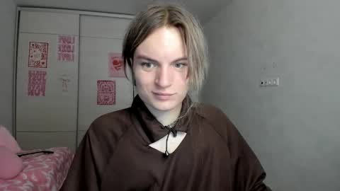 Snapshot of millikira006 chatting on May 10, 2026, 7:24 am mili-kira online show from May 10, 2026, 7:24 am
