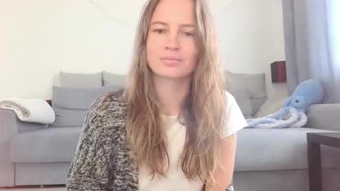 milly_browski online show from September 26, 2025, 1:37 pm