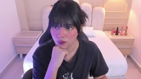 millyevans1 online show from April 22, 2026, 3:42 am