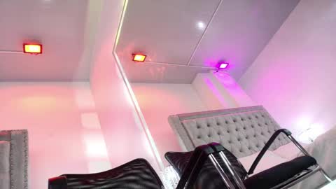 Milu ballmer  online show from February 22, 2025, 2:30 pm