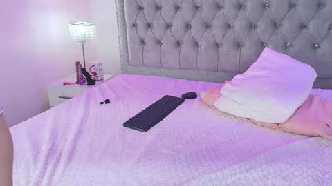 Milu ballmer  online show from March 10, 2025, 5:50 pm