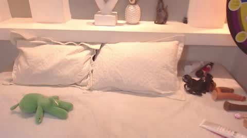 Snapshot of milu_w4llace chatting on October 1, 2025, 2:06 am Milu Wallace online show from October 1, 2025, 2:06 am