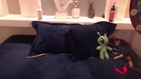 Snapshot of milu_w4llace chatting on October 25, 2025, 1:13 am Milu Wallace online show from October 25, 2025, 1:13 am