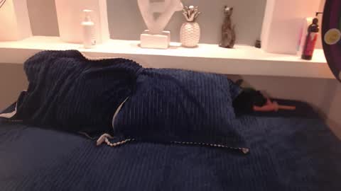 Snapshot of milu_w4llace chatting on October 30, 2025, 4:36 am Milu Wallace online show from October 30, 2025, 4:36 am