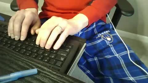 Snapshot of milwaukeebadger24 chatting on February 28, 2025, 10:50 pm milwaukeebadger24 online show from February 28, 2025, 10:50 pm