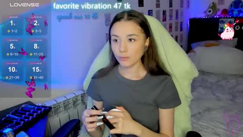 Snapshot of milyamess chatting on February 28, 2025, 4:53 pm Emily online show from February 28, 2025, 4:53 pm
