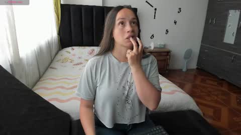 Snapshot of milysauria_ chatting on July 27, 2026, 12:45 pm Mily online show from July 27, 2026, 12:45 pm