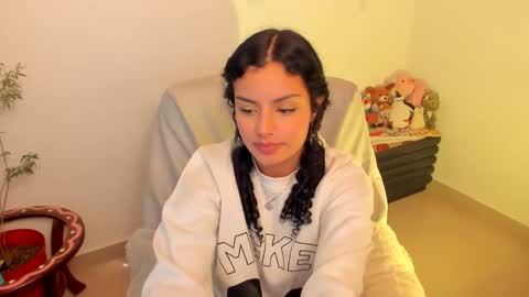 Mimii  online show from November 24, 2025, 2:44 am