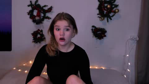 hi Im Mina  online show from December 25, 2024, 1:31 am