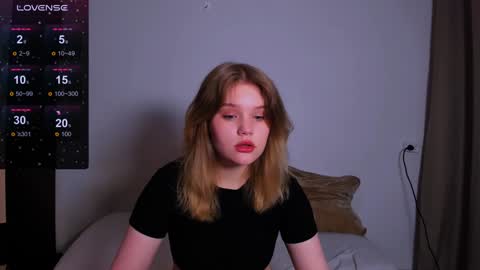 hi Im Mina  online show from February 4, 2025, 1:13 am