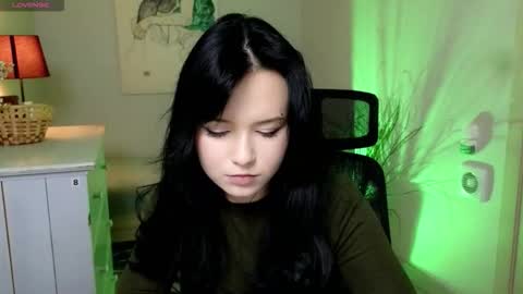 Mina online show from October 4, 2025, 3:43 pm