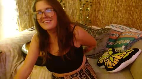 Snapshot of mindymounds chatting on October 22, 2025, 7:41 am Mindy online show from October 22, 2025, 7:41 am