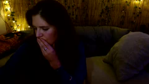 Snapshot of mindymounds chatting on November 19, 2025, 9:42 am Mindy online show from November 19, 2025, 9:42 am