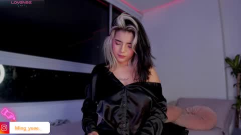 My name is Fer Nice to meet you  give it a thumbs up please its important online show from February 14, 2025, 6:02 am