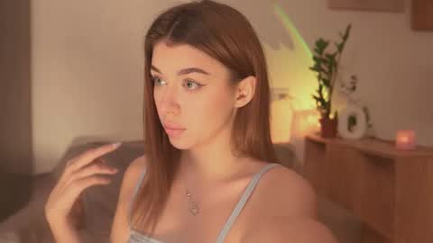 Rina online show from November 18, 2025, 1:26 pm