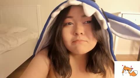 Minji online show from December 18, 2025, 2:12 pm