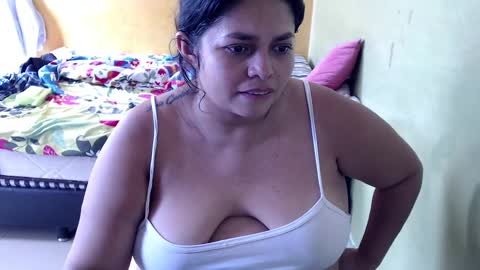 Snapshot of minnie_bbw69 chatting on February 6, 2025, 6:46 pm Andrea online show from February 6, 2025, 6:46 pm