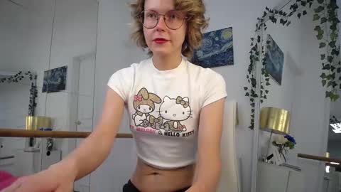 Snapshot of mira_marni chatting on October 3, 2025, 11:07 am mira_marni online show from October 3, 2025, 11:07 am