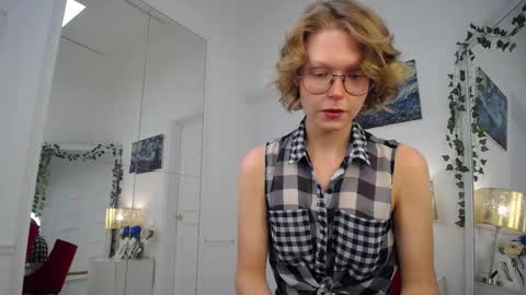 Snapshot of mira_marni chatting on October 6, 2025, 11:29 am mira_marni online show from October 6, 2025, 11:29 am