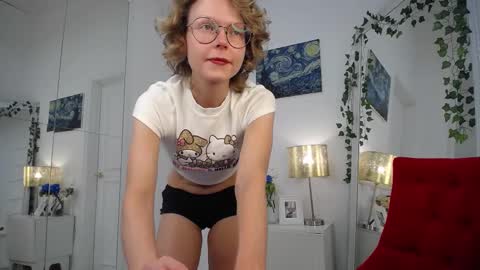 Snapshot of mira_marni chatting on October 8, 2025, 11:19 am mira_marni online show from October 8, 2025, 11:19 am
