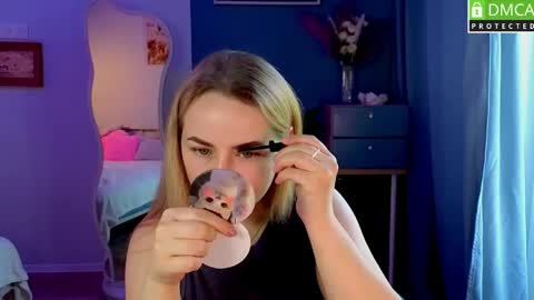 Mira online show from May 28, 2026, 1:58 am