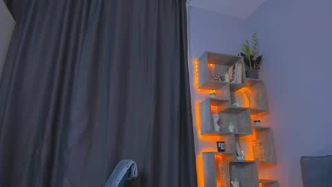 Snapshot of mirabrunette chatting on May 24, 2026, 2:49 am Mira follow my fansly online show from May 24, 2026, 2:49 am