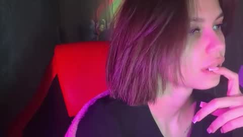 MiraLaPics online show from April 6, 2026, 9:49 pm