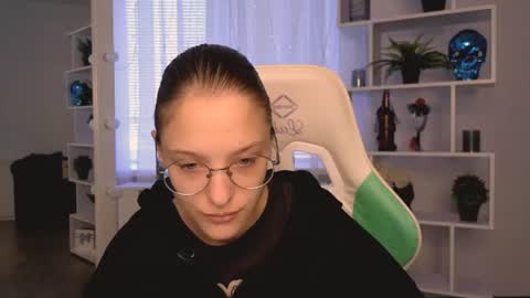 Snapshot of miranda__low chatting on July 13, 2026, 6:16 am Miranda online show from July 13, 2026, 6:16 am