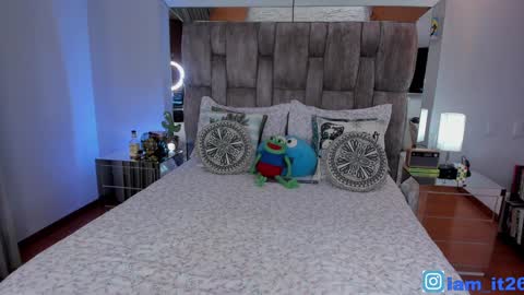 Snapshot of mirandacollins_ chatting on January 4, 2025, 1:21 am Miranda online show from January 4, 2025, 1:21 am