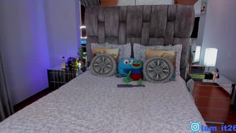 Snapshot of mirandacollins_ chatting on February 3, 2025, 1:30 am Miranda online show from February 3, 2025, 1:30 am