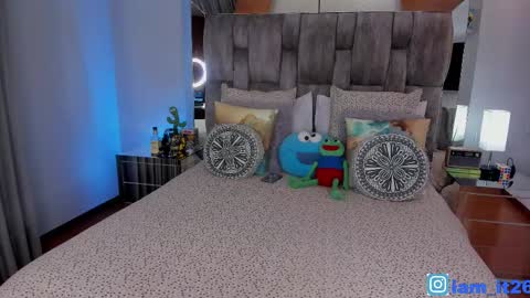 Snapshot of mirandacollins_ chatting on February 19, 2025, 12:14 am Miranda online show from February 19, 2025, 12:14 am