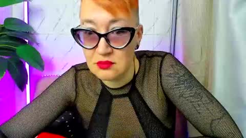 mirandagill online show from December 3, 2024, 8:49 am