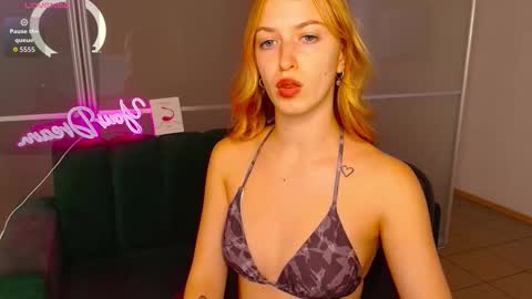 MirandaMayers online show from September 19, 2025, 11:44 am