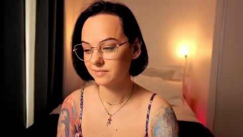 MiraSkyy online show from September 22, 2025, 1:02 pm