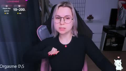 Kira online show from April 10, 2026, 8:46 pm